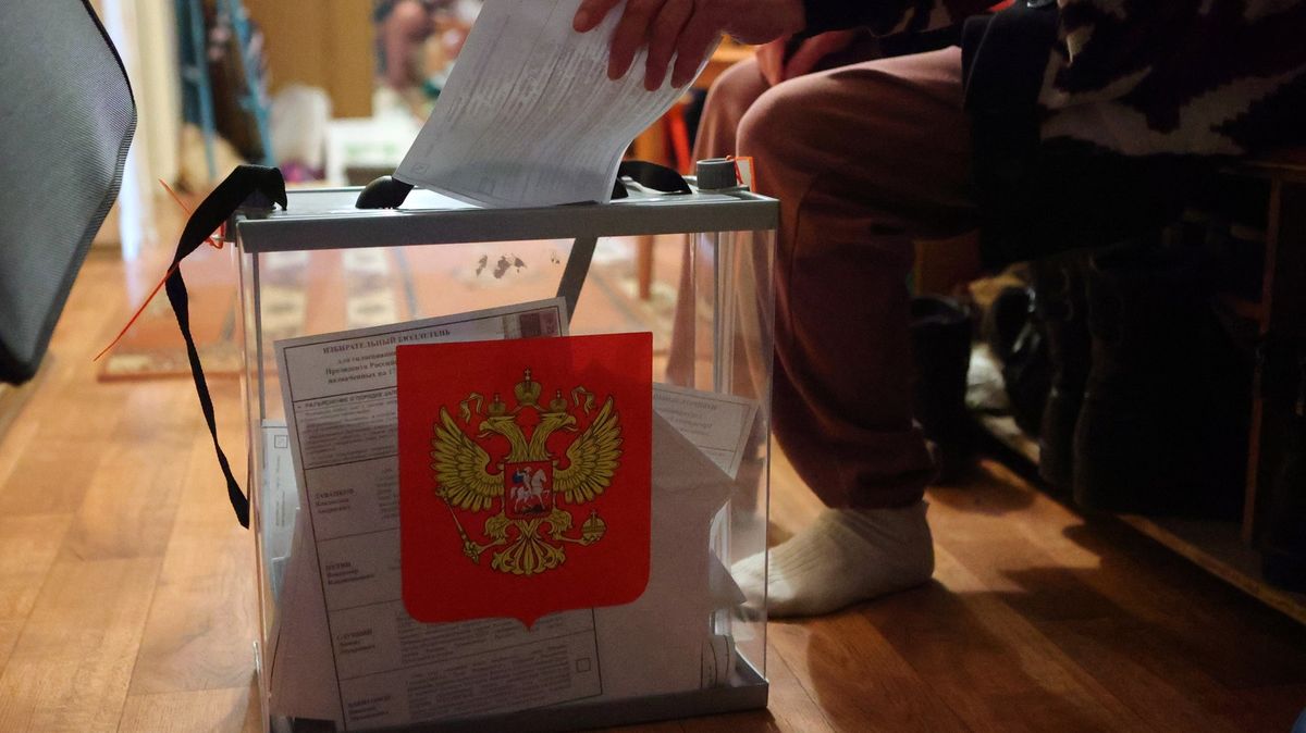 Volební účast přes 90 procent? Kreml vsadil na agitační komisaře